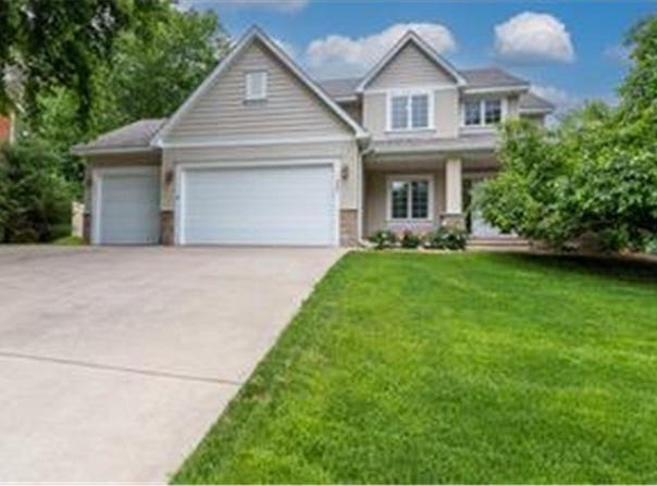 562 Hillside Drive, Prescott, WI 54021