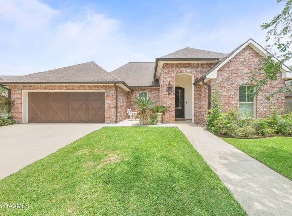 106 Diamond Creek Drive, Broussard, LA 70518