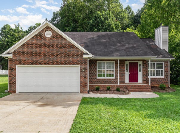 109 Briarwood Drive, Mebane, NC 27302