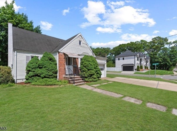 116 Central Ave, Rochelle Park Twp., NJ 07662-3931