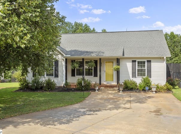 25 Natalie Court, Greer, SC 29651