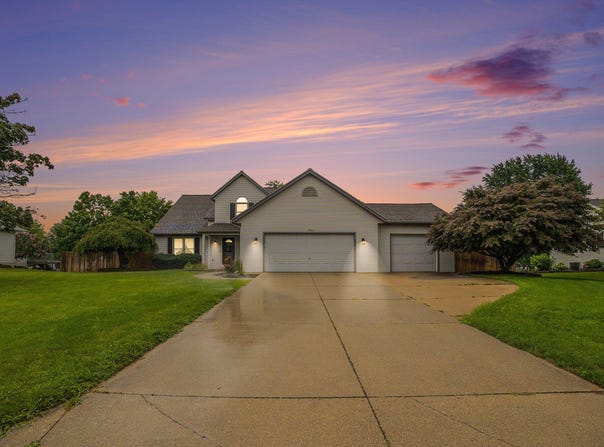 2460 Meadow Drive, Zeeland, MI 49464