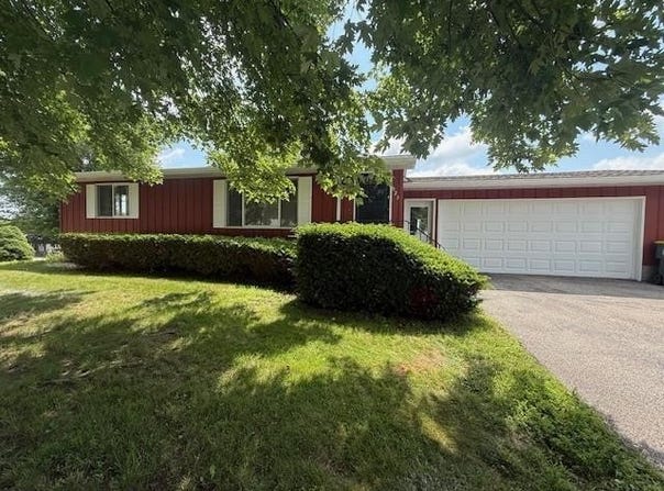 925 NW 2 St, Waukon, IA 52172