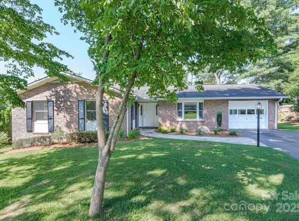 1045 Carousel Lane, Hendersonville, NC 28792