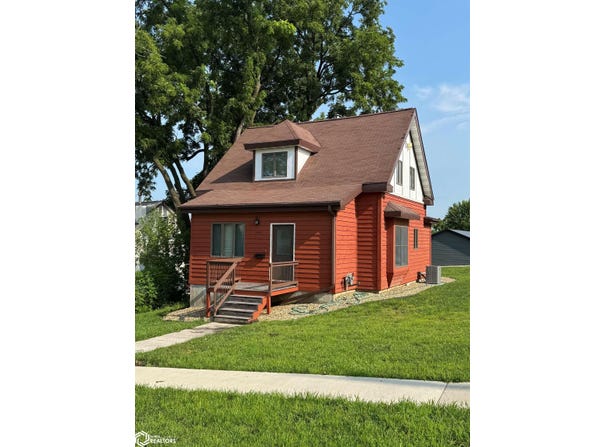 302 W Call Street, Algona, IA 50511