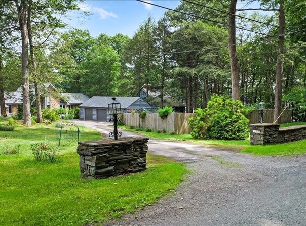 122 Waterfront Drive, Greentown, PA 18426