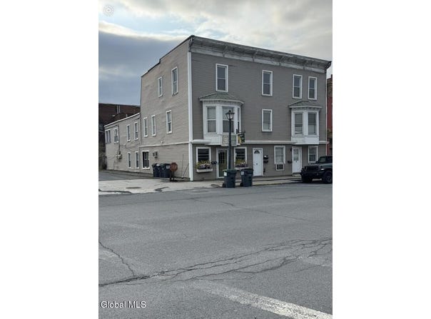 25-27 Main, Hoosick Falls, NY 12090