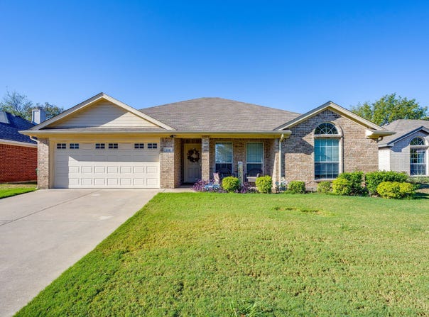138 Adams Drive, Crowley, TX 76036