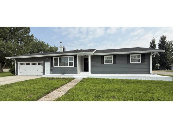 417 7th Ave NE, Rolla, ND 58367