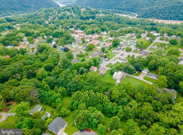 46 VILLAGE CIRCLE, HARPERS FERRY, WV 25425