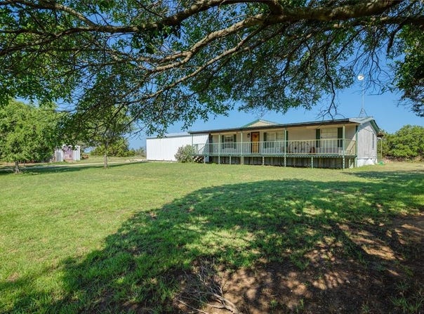 100 Blue Valley Court, Springtown, TX 76082