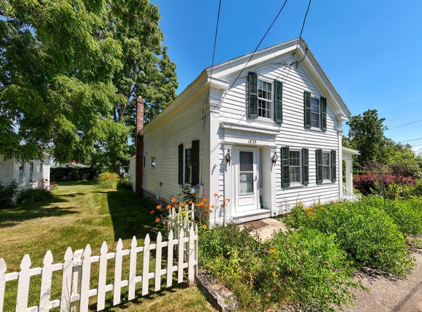 13 Beggs Point Street, Essex, NY 12936