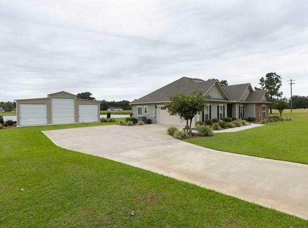 6140 Old Lake Park Rd, Lake Park, GA 31636