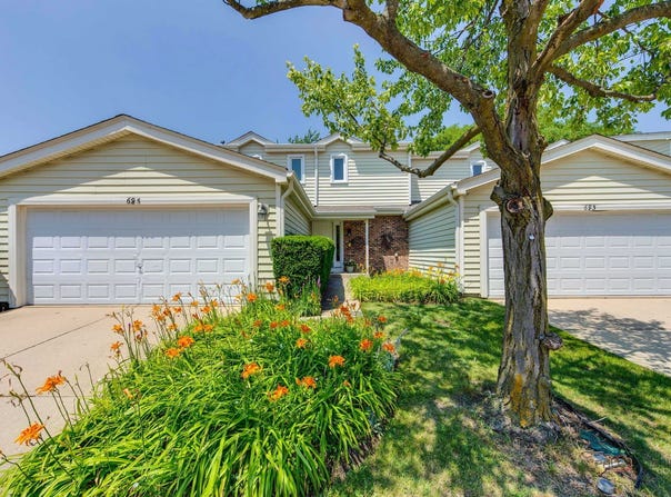 695 London Square, Hoffman Estates, IL 60169