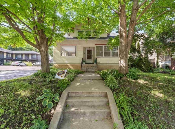 1036 E Court St, IowaCity, IA 52240