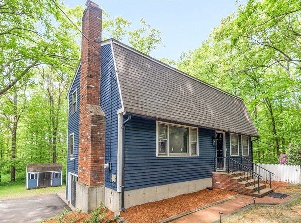 9 Colonial Rd, Sutton, MA 01590