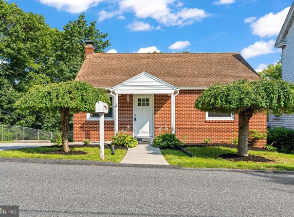 724 DUNKLE STREET, HARRISBURG, PA 17113