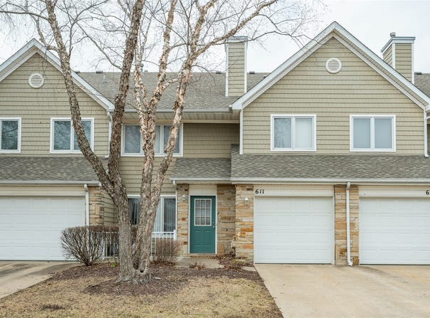 811 Burr Oaks Drive, West Des Moines, IA 50266