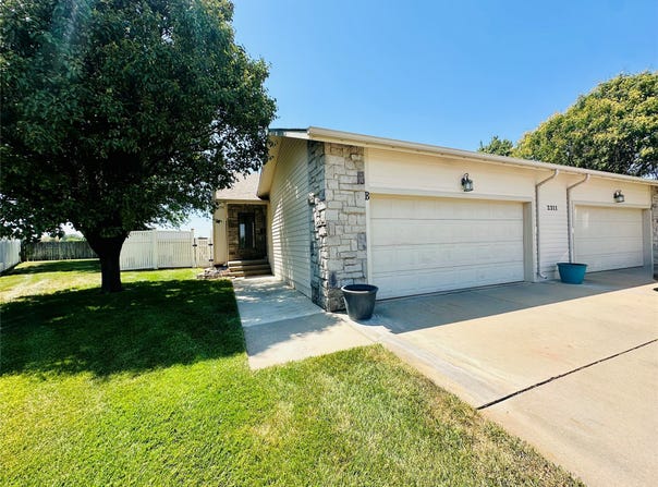 2311 B Fairway Drive, Dodge City, KS 67801