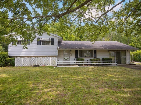 2034 Scott Court, Elyria, OH 44035