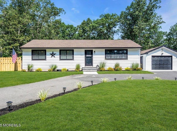 215 Avenue Road, Vincentown, NJ 08088