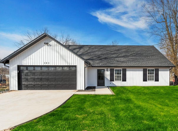 305 Crescent Street, Aurora, MO 65605