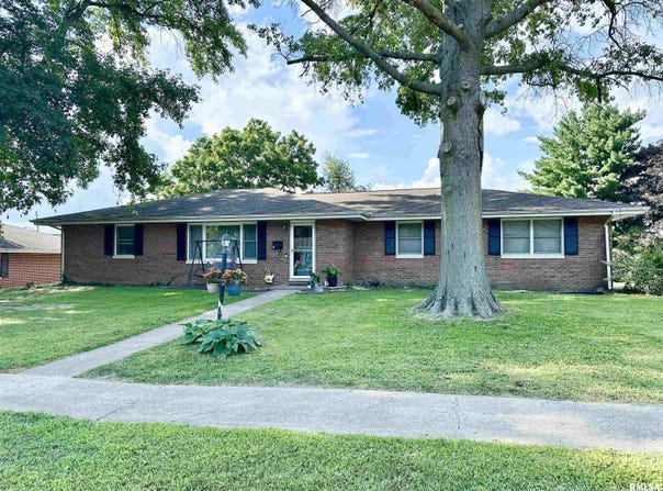 8 Westfair Drive, Jacksonville, IL 62650