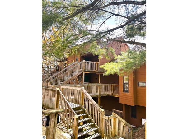 4761 N Crossover, Bellaire, MI 49615