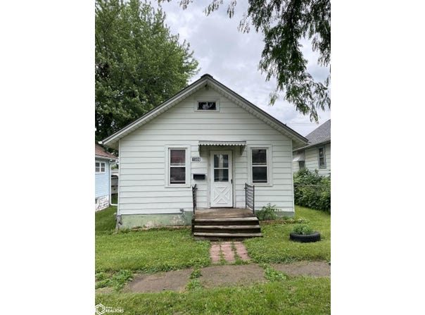 1506 10th S, Burlington, IA 52601