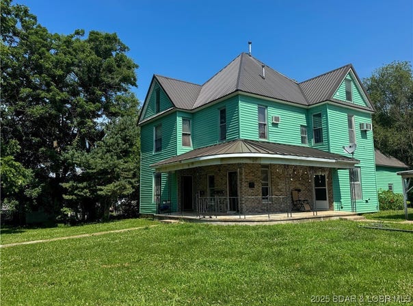 415 E McNair, Versailles, MO 65084