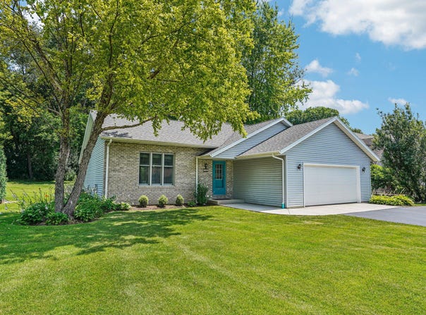 1721 Landre Ct, Burlington, WI 53105