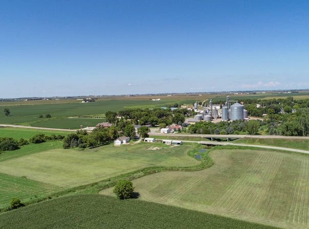 1503 Dove Ave, Lester, IA 51242