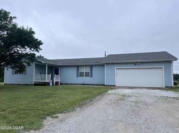 2038 W Trolley Car Lane, Carthage, MO 64836
