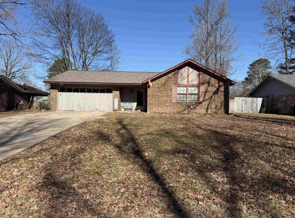 16 independence, White Hall, AR 71602