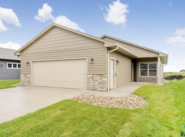 521 S Big Stone Ave, Sioux Falls, SD 57106