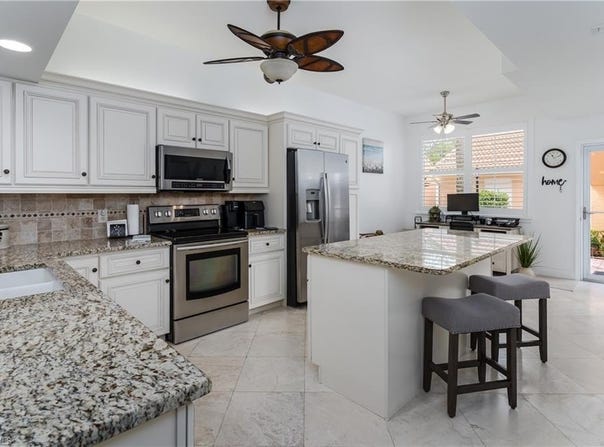 6760 Beach Resort Dr, NAPLES, FL 34114