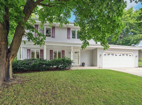 2953 Coventry Ln, Waukesha, WI 53188