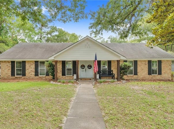 224 Cache Circle, Chickasaw, AL 36611
