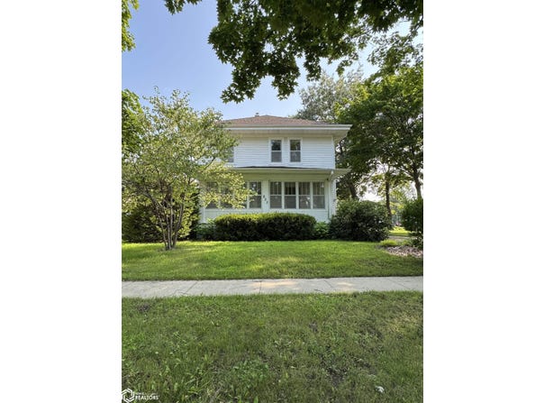 603 W Pleasant Valley Street, Sigourney, IA 52591