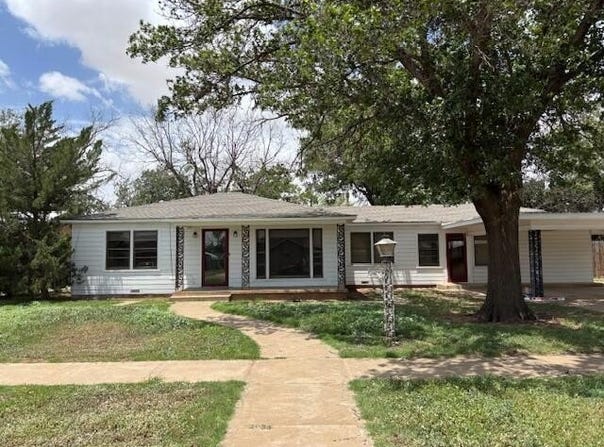 635 S 18th Street, Slaton, TX 79364