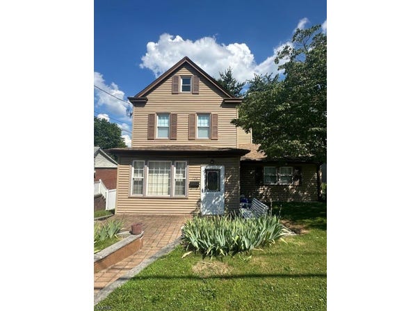 724 3rd St, Lyndhurst Twp., NJ 07071-2814