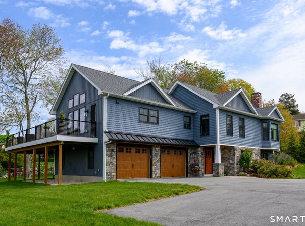 8 E Wharf Road, Waterford, CT 06385