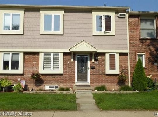 20002 Great Oaks Circle S, Clinton Twp, MI 48036