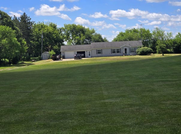 17721 Lewis Road, Cement City, MI 49233