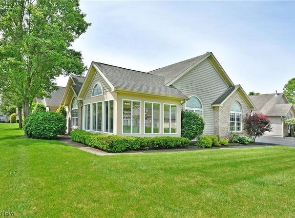 1103 Willow Brook Drive NE, Warren, OH 44483