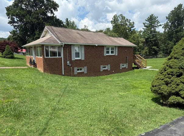 241 4th Street, BRADLEY, WV 25818