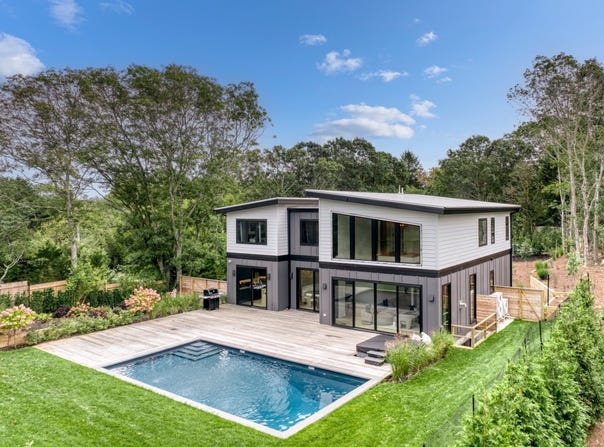 25 S Duncan Dr, Montauk, NY 11954