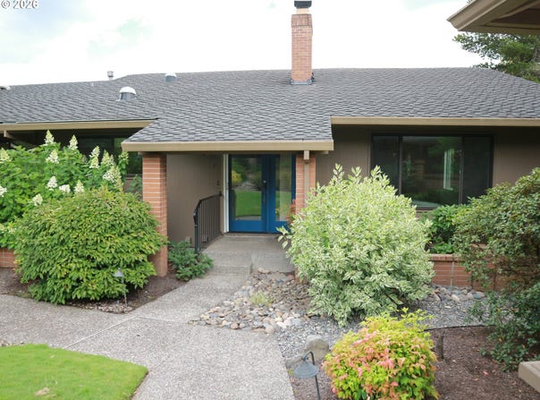 1 CONDOLEA Dr, LakeOswego, OR 97035