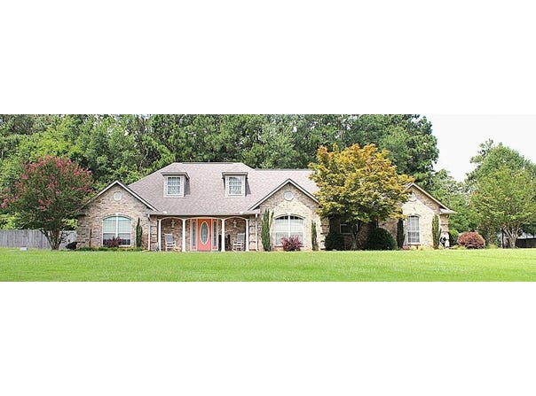 138 Weatherby Dr, Hooks, TX 75561