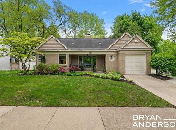 2120 Englewood Drive SE, East Grand Rapids, MI 49506